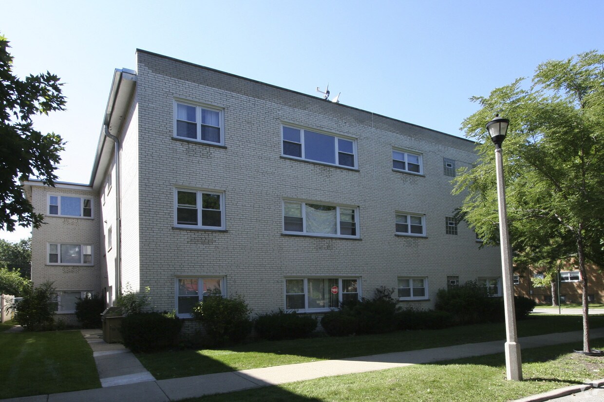 Building Photo - 4633 W Madison St