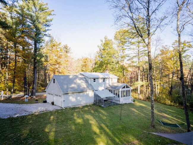 Foto del edificio - 230 Middle Rd