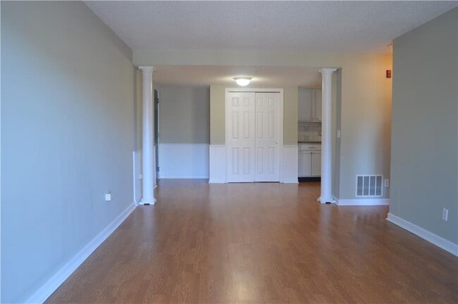 Building Photo - 31 Devereux Ave