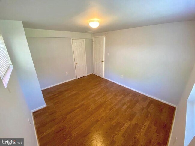 Building Photo - 9110 Drake Pl