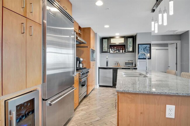 Foto del edificio - 1120 E Kennedy Blvd