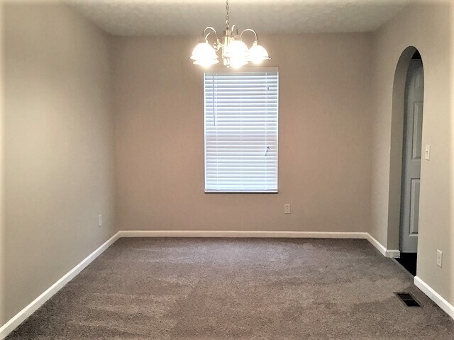 Foto del edificio - 352 Pinecrest Ct