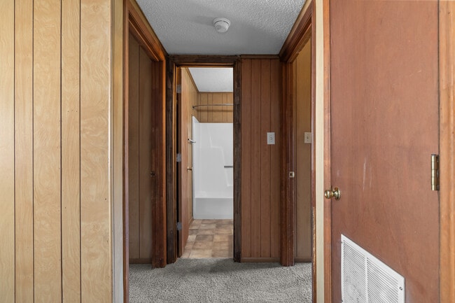Building Photo - 107 Ravenwood Dr