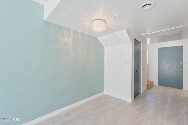 Building Photo - 6040 N 15th St