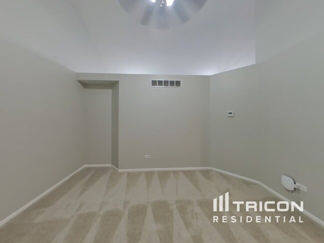Building Photo - 1414 Lakewood Dr