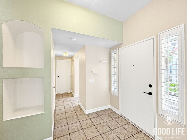 Building Photo - Inviting 2B/3BA Two-Story Home with Balcony, Garage and Community Amenities in El Cajon