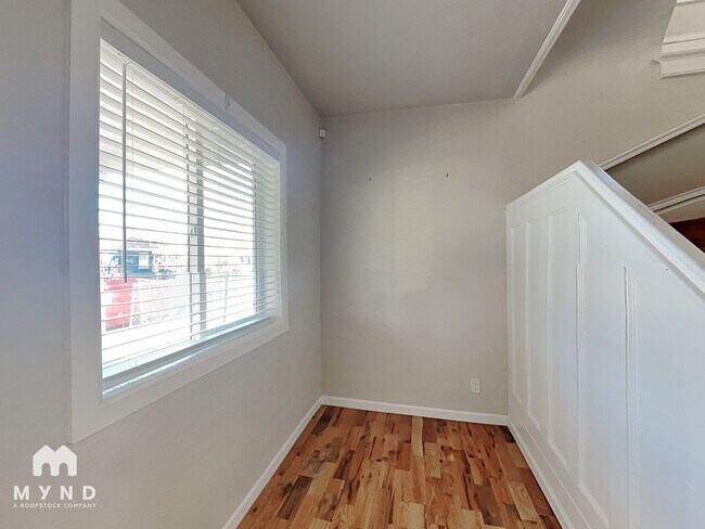 Building Photo - 2426 S Acoma St