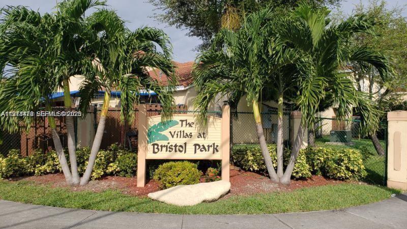 Foto del edificio - 410 NW 114th Ave