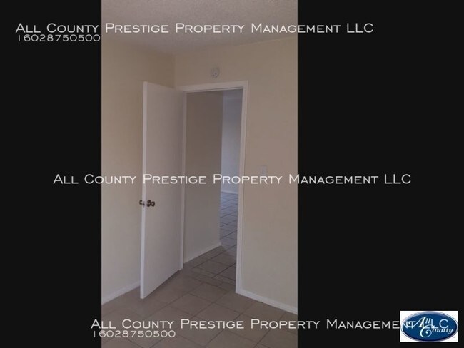 Building Photo - 2615 E Greenway Rd