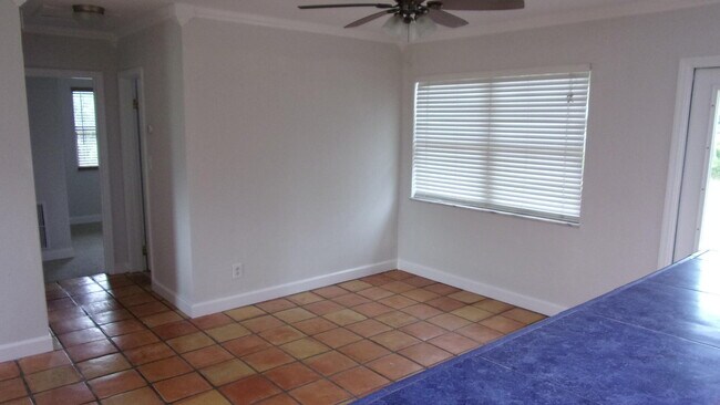 Building Photo - 195 SE Serenata Ct