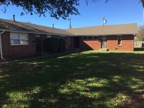 Building Photo - 541 N Belview Ave
