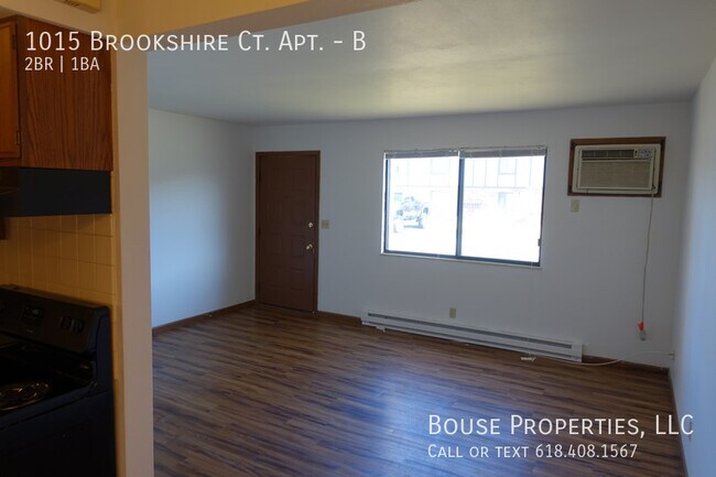 Foto del edificio - 1015 Brookshire Ct