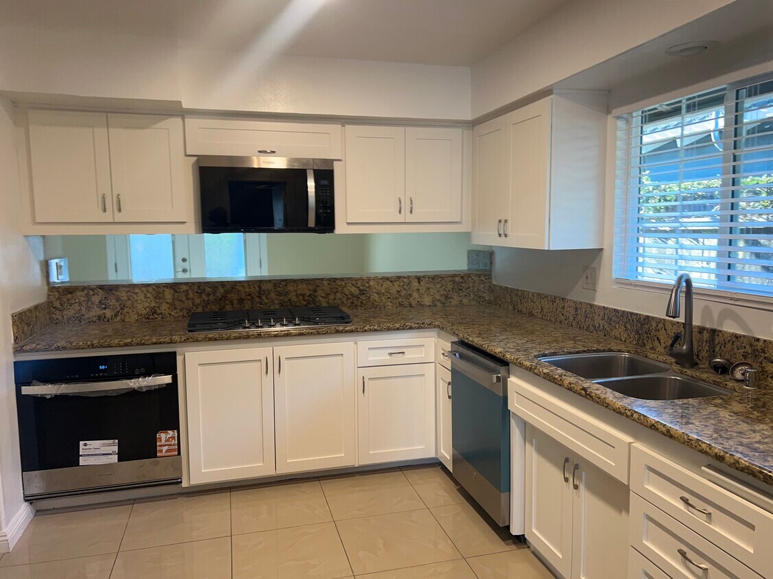 Photo - 413 S Colt St (Anaheim, CA)