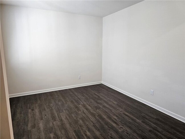 Building Photo - 490 Walnut Grv Wy