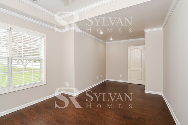 Building Photo - Don't miss out on this fabulous home!