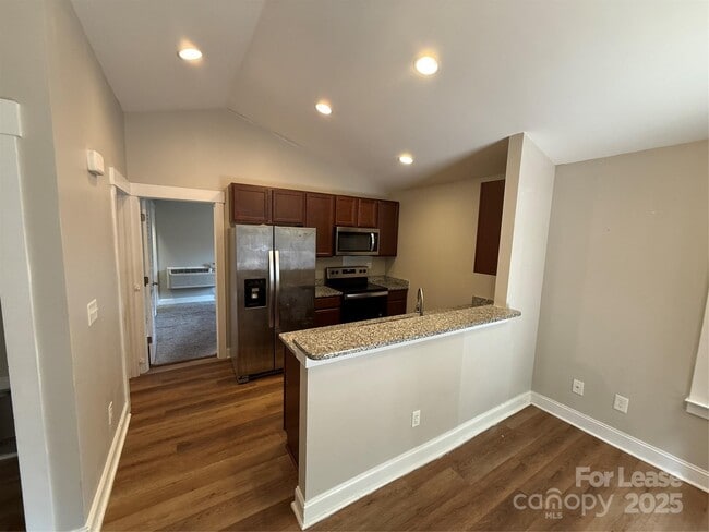 Building Photo - 664 Reeves Ct