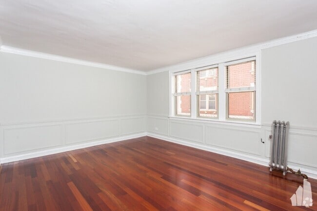 Building Photo - 546 W Surf St