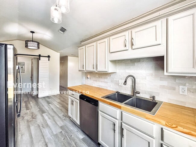 Building Photo - 213 McLaurin Dr