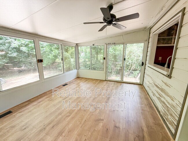 Foto del edificio - 1408 Kelly Rd