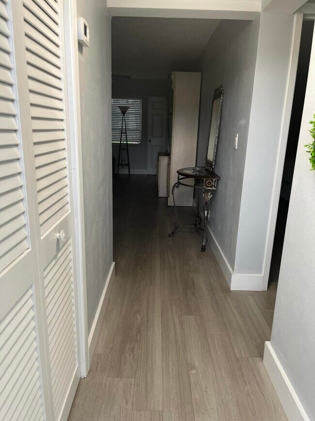 Foto del edificio - 143 West Ct