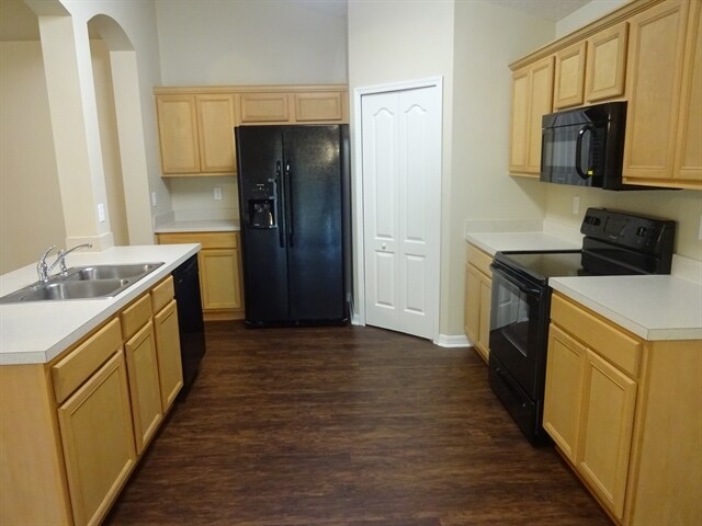 Building Photo - 13895 Devan Lee Dr N