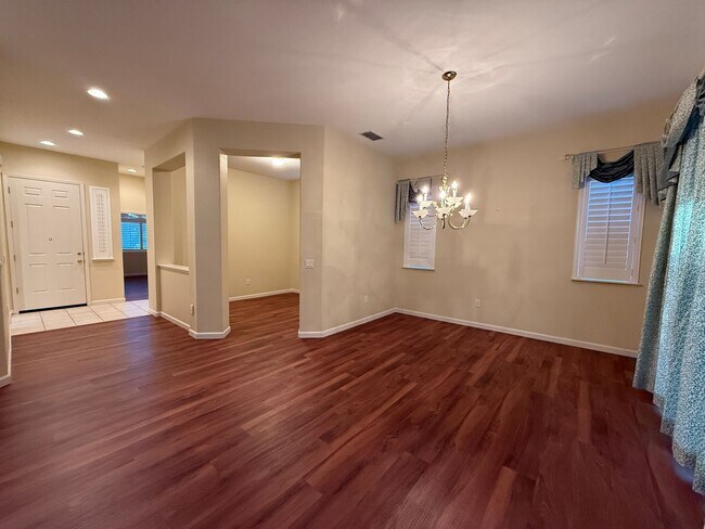 Building Photo - Heritage Lakeside 55+ Active Community!