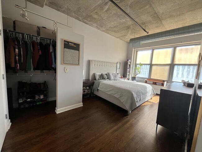 Foto del edificio - 933 W Van Buren St
