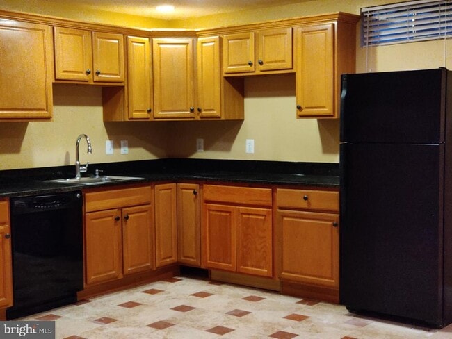 Building Photo - 8400 Hessian Hill Ct