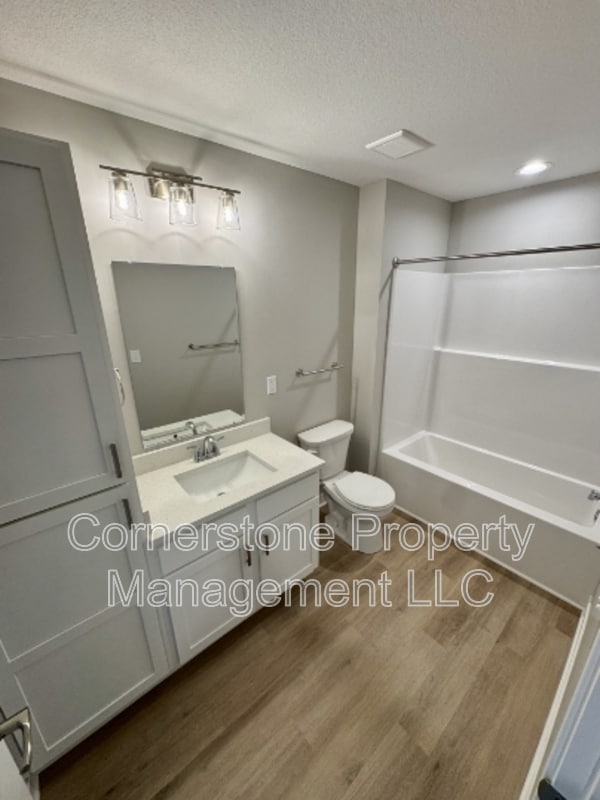 Foto del edificio - 8401 Valley Spring Dr