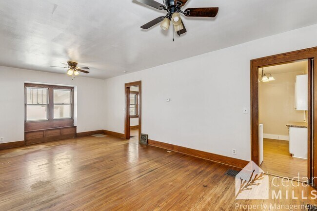 Foto del edificio - 130 S Charles St