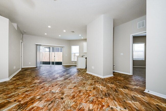 Building Photo - 502 Laguna Mill Dr