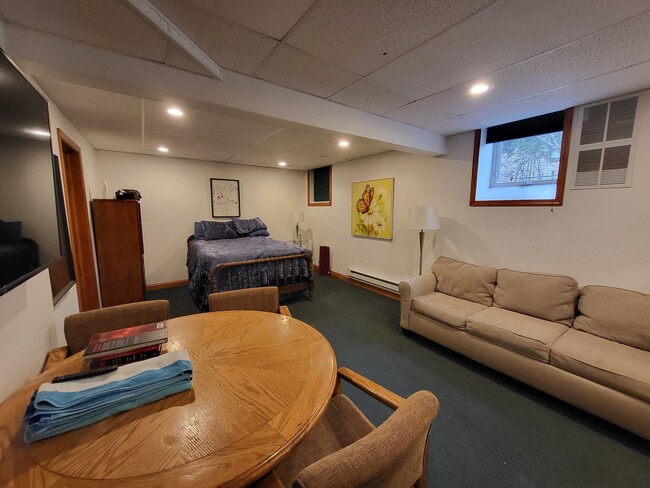 Un espacio habitable acogedor pero a la vez amplio. - 1317 Summit Ave