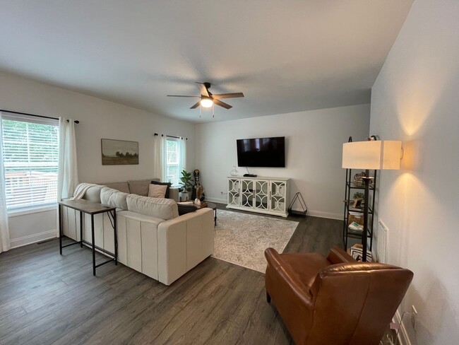 Building Photo - COMING SOON-Beautiful 4 BR House in Nichol...