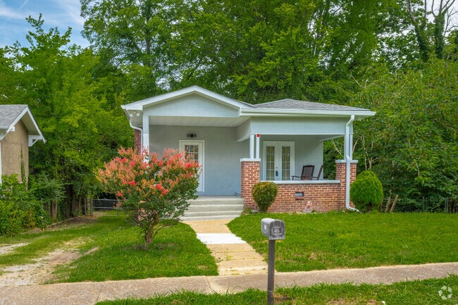 Building Photo - 2511 Oak St