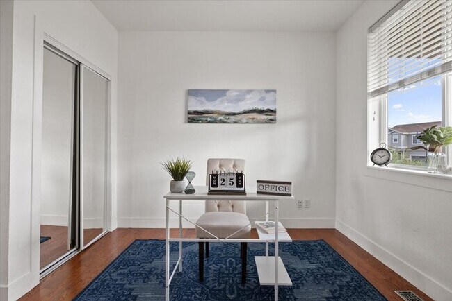 Foto del edificio - 6725 Monterey Pine Loop