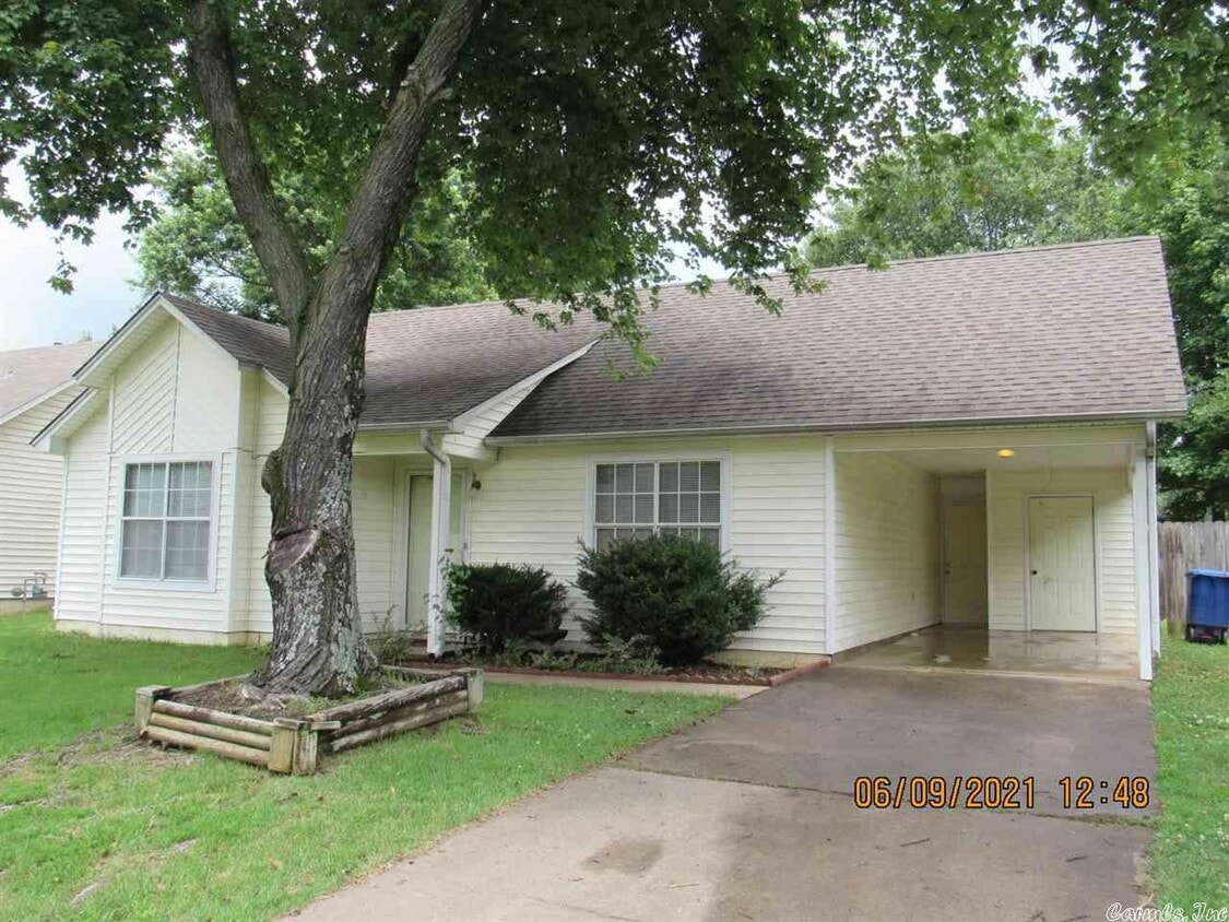 Primary Photo - 2410 Tyler St