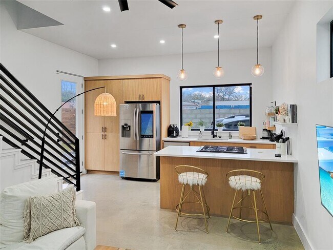 Foto del edificio - 6100 Walker Ln
