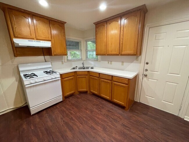 Foto del edificio - Nice single story home in East Ft. Worth