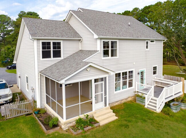 Building Photo - 17246 Piney Point Rd