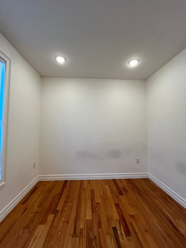 Building Photo - 373 Danforth Ave