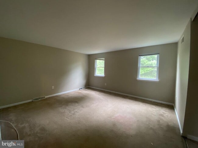 Building Photo - 286 Florence Dr