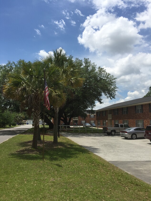 Primary Photo - Twin Oaks Apartments