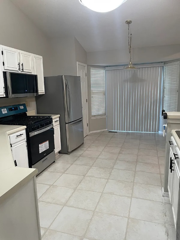 Building Photo - 914 Shandra Dr