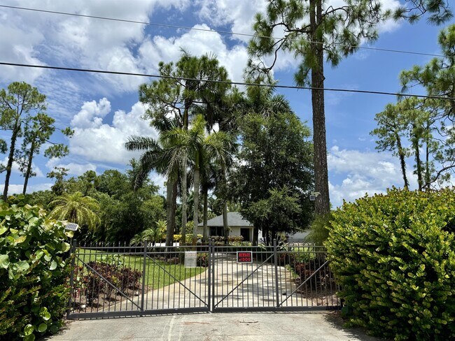 Foto del edificio - 5580 Cynthia Ln