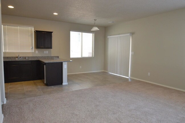 Foto del edificio - 8715 Warm Wind Pl NW