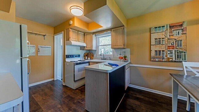 Building Photo - 5099 Wardcliff Dr