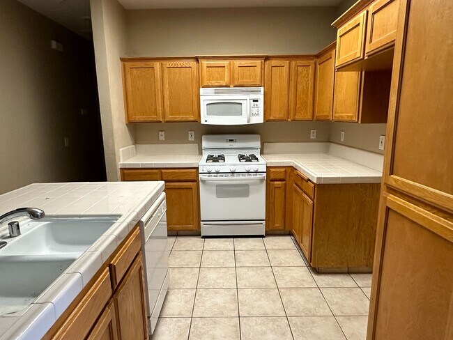 Foto del edificio - 3939 S. OAK VIEW ST - 3 BEDROOM 2 BATH - V...