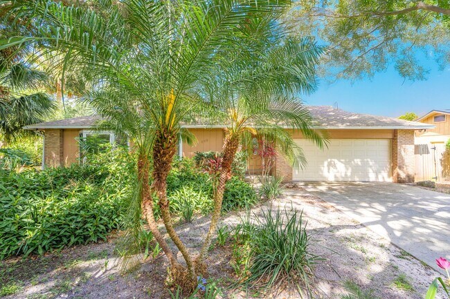 Building Photo - Convenient, Updated, and Plenty of Room fo...