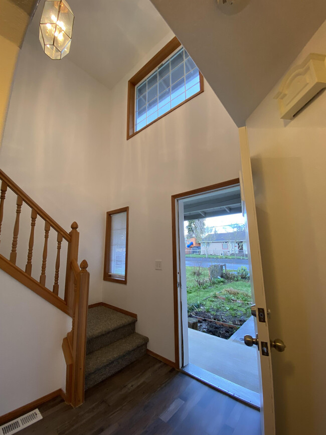 Building Photo - 2135 SE 90th Ave