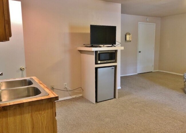 Foto del edificio - Furnished Studio Apartment - All Bills Pai...